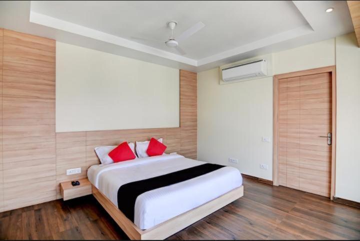 Triton Inn Lucknow Zewnętrze zdjęcie
