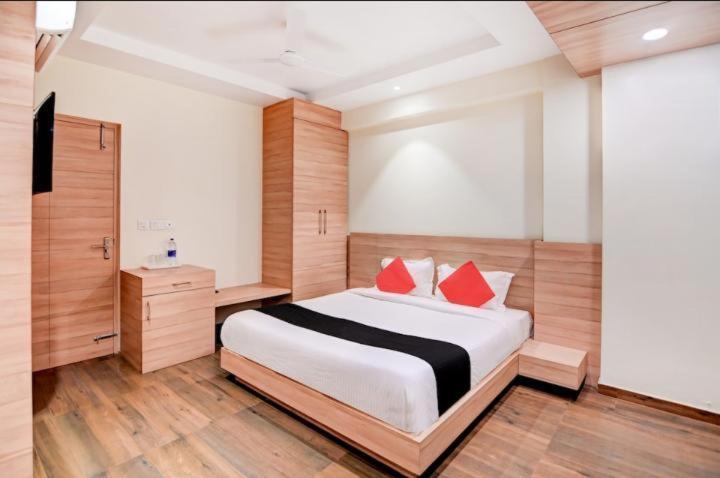 Triton Inn Lucknow Zewnętrze zdjęcie
